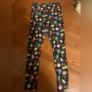 Teaching one size fits most stretchy leggings.